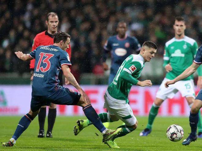 在比赛中展 在比赛中展